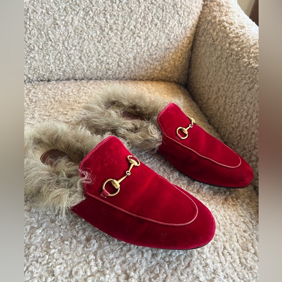 Gucci fur loafers ♥️ - Picture 2 of 5